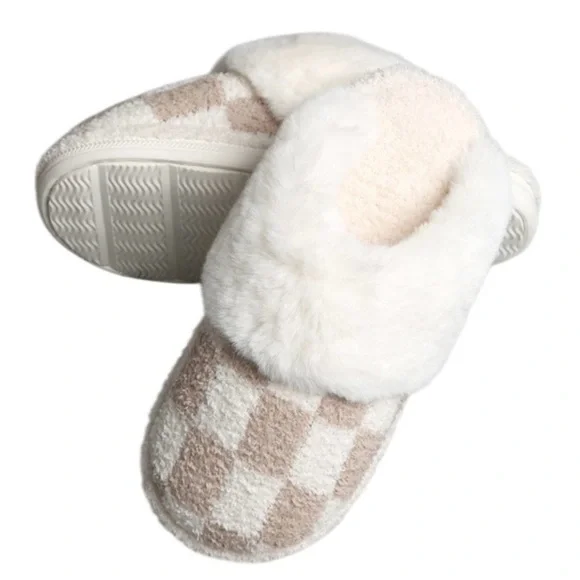 Checkers Faux Fur Cuff Indoor Mule Slippers M/L (Women 8-10, Men 7-9) - Picture 3 of 3